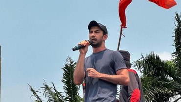 img-title Respons Reza Rahadian Masuk ke Daftar Artis yang Bakal Pengangguran Usai Ikut Demo