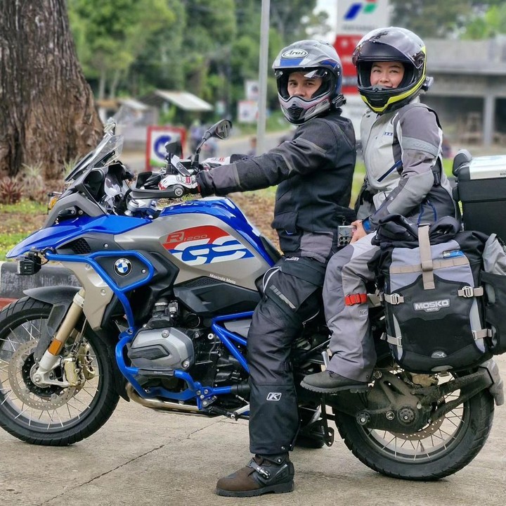 <p>Beberapa waktu lalu, Rio Stokhorst dan istrinya pergi touring motor bersama tanpa mengajak ketiga anak mereka. Keduanya benar-benar menikmati quality time bareng selama perjalanan touring. (Foto: Instagram @rio.stokhorst)</p>
