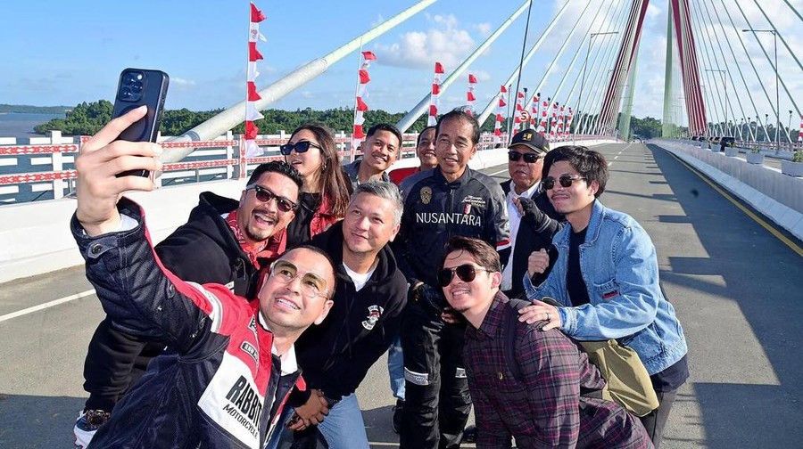 Selebritas Tanah Air Diajak Jokowi Berkunjung ke IKN Selebritas Tanah Air Diajak Jokowi Berkunjung ke IKN