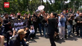 VIDEO: Aktivis Hingga Guru Besar Gelar Aksi Kawal Putusan MK