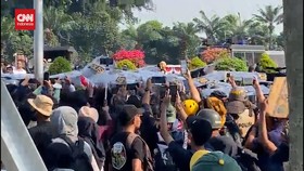 VIDEO: Demo RUU Pilkada Memanas, Massa Jebol Pagar Dihadang Polisi