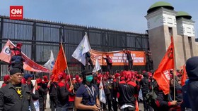 VIDEO: Situasi Terkini Demo Peringatan Darurat Indonesia di DPR