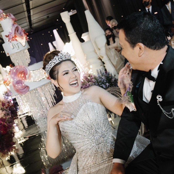 <p>Mantan artis cilik Tina Toon menikah dengan pengusaha bernama Daniel pada tahun 2023, Bunda. Hari bahagia tersebut digelar secara tertutup dan baru terungkap pada bulan Juni 2023. (Foto: Instagram: @tinatoon101)</p>