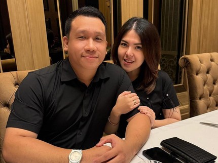 5 Potret Kebersamaan Tina Toon dan Sang Suami Pengusaha yang Jarang Terekspose