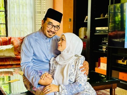 Manis Bun! Nyanyi di Atas Panggung, Siti Nurhaliza Masih Sempat Minta Suami Betulkan Dasi