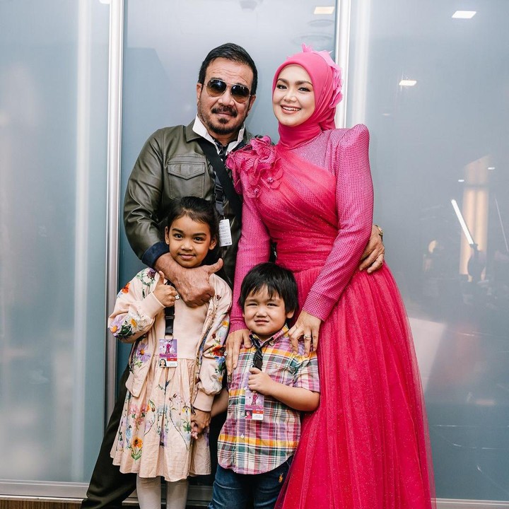 <p>Sementara anak keduanya yang berjenis kelamin laki-laki lahir pada 19 April 2021 dan diberi nama Muhammad Afwa Bin Khalid. (Foto: Instagram@ctdk)</p>