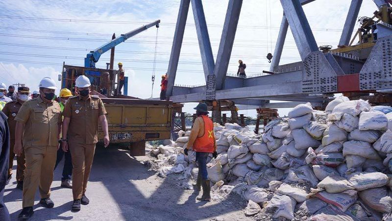 Wali Kota Medan, Bobby Nasution berhasil menuntaskan pembangunan Jembatan Titi Dua Sicanang sebagai satu-satunya akses darat