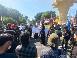 Mahasiswa Bali Utara Demo Kawal Putusan MK: DPR-Jokowi Pembangkang Konstitusi