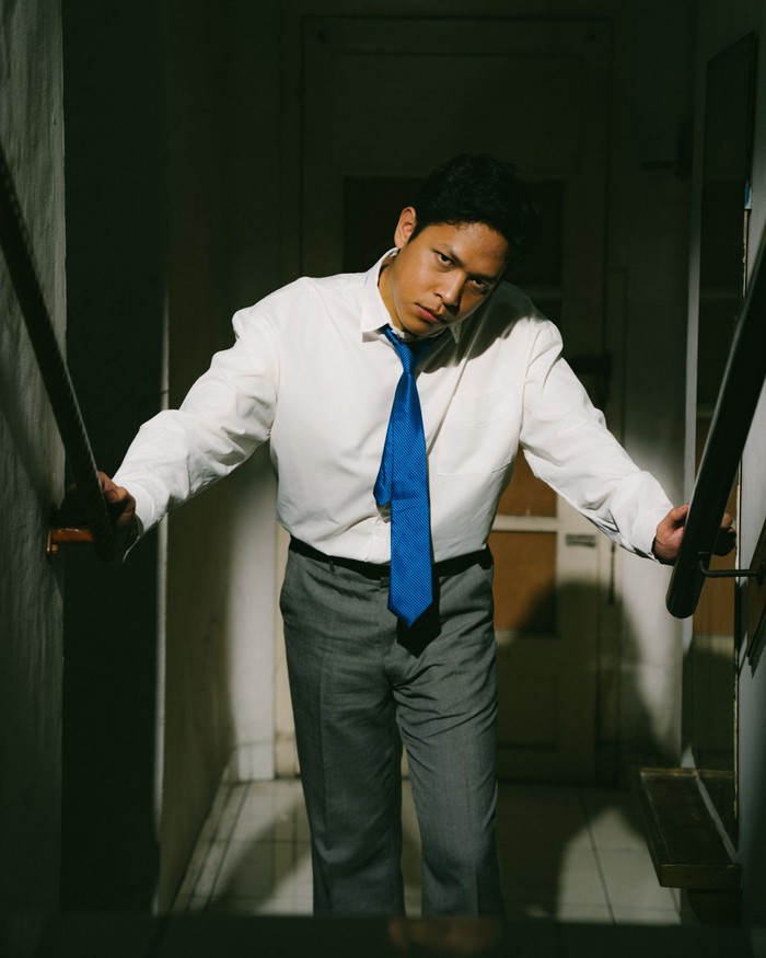 Kamu juga bisa mendengarkan lagu menenangkan dari Hindia yang berjudul Membasuh. Lagu ini memiliki makna tentang penerimaan dan keikhlasan. Kamu pun diajak untuk lebih banyak memaafkan dan tumbuh agar menjadi sosok yang lebih baik lagi.