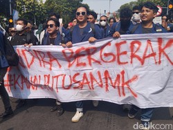 Aksi Kawal Putusan MK, Massa Mulai Datangi Kantor KPU RI