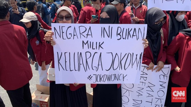 Sejumlah dinamika politik terjadi di tahun 2024, mulai dari terpilihnya Prabowo Subianto sebagai Presiden ke-8 RI hingga Jokowi pecat sebagai kader PDIP.