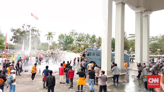 Demo terkait revisi UU Pilkada yang membangkang putusan MK pecah dua hari terakhir di sejumlah kota di Indonesia.