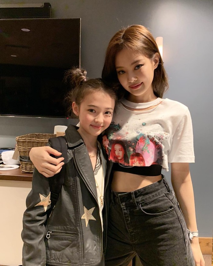 Di awal karirnya sebagai model, Ella kerap kali disebut sebagai 'Little Jennie' karena kemiripan wajah cantik berkarisma dan juga aura mewahnya yang kuat dengan salah satu member BLACKPINK tersebut, Beauties./ Foto: instagram.com/ellagross