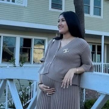 Tourist Mode! Intip OOTD Kasual Erina Gudono dan Kaesang Pangarep di Amerika Serikat