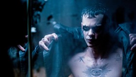 Sinopsis The Crow, Bill Skarsgard Bangkit Balas Dendam Kematian Pacar