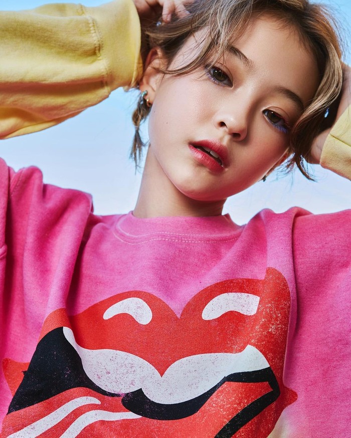 Jadwal debut girl group pertama THE BLACK LABEL yakni MEOVV semakin dekat dengan terungkapnya Ella sebagai member pertama yang resmi diperkenalkan agensi pada (21/8) kemarin, Beauties./ Foto: instagram.com/ellagross