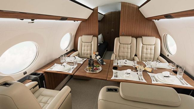 Penutupan bandara di Dubai membuat turis kaya berebut jet pribadi. Tarif melonjak hingga hampir Rp6 miliar untuk satu penerbangan.