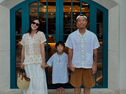 7 Potret Kang Gary Eks Running Man Liburan Seru Bareng Istri & Anak ke Bali