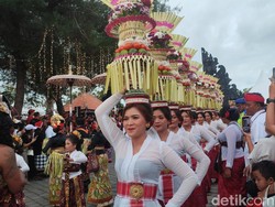 Melihat Keseruan Tanah Lot Festival yang Tarik Atensi Wisatawan