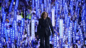 FOTO: Kamala Harris Resmi Jadi Capres AS dari Partai Demokrat