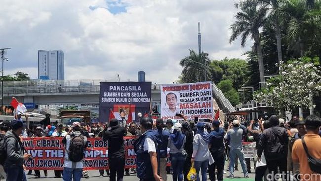 Kumpulan Momen Ikonik dari Aksi Demo RUU Pilkada yang Dibagikan Netizen di X