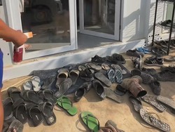 Viral! Masuk Minimarket di IKN Lepas Alas Kaki