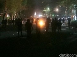 Massa Demo di Depan DPRD Jabar Bubar
