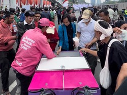 Brand Minuman Lokal Ini Bagi-bagi 1.000 Gelas Gratis saat Demo Besar di DPR