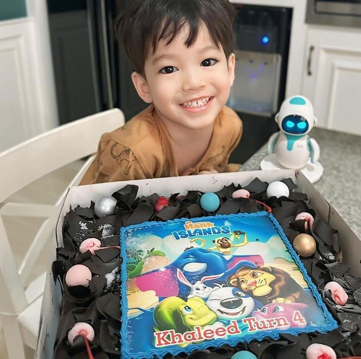 <p>"Semoga menjadi anak yang sehat dan saleh Khaleed sayang," ungkap seorang netizen. "Gemas banget Khaleed <em>happy</em> sekali. <em>Barakallahu fii umrik</em> Khaleed anak saleh," kata netizen lainnya. (Foto: Instagram: @lyravirna)</p>