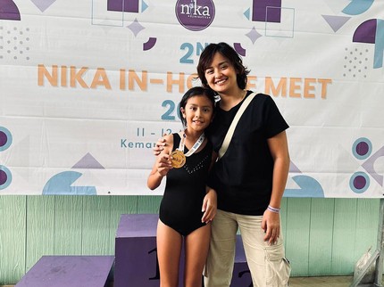 7 Potret Zoey Putri Sulung Joanna Alexandra, Dapat Medali Perak Gymnastic Bun