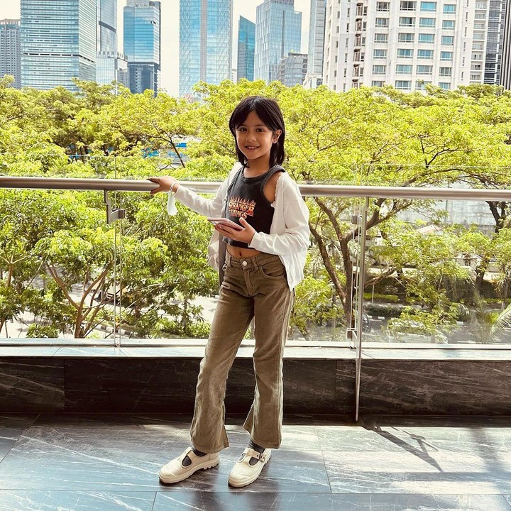 <p>"Yaampun Zoey keren banget sih kamu. Nanti kalau sudah gede fix kayak olympian Suni Lee," ujar seorang netizen. "Zoey hebat sudah berani lawan rasa takut. Terus berlatih Zozo. Percaya banget kamu bisa lebih bersinar lagi," puji netizen lainnya. (Foto: Instagram: @joannaalexandra)</p>