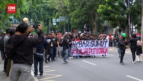 VIDEO: DPRD Sumut Didemo, Sutarto Nyatakan Dukung Tuntutan Pendemo