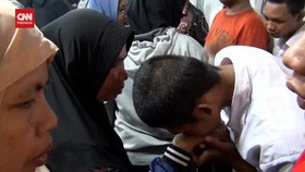 VIDEO: Polres Jakbar Bebaskan Ratusan Pedemo di DPR yang Ditangkap