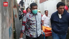 VIDEO: Sulit Dievakuasi, Ibu Hamil Tewas di Kamar Kos