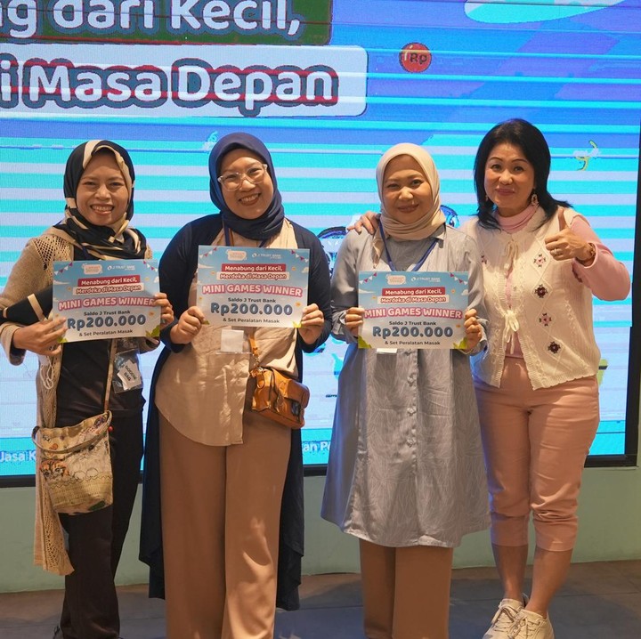 <p>Para Bunda yang hadir terlihat begitu bersemangat mengikuti jalannya <em>talkshow</em>. Mereka juga tampak antusias saat sesi games dimulai. Gimana enggak ya? Pemenang <em>games</em> mendapatkan hadiah menarik dari HaiBunda dan J TRUST Bank. (Foto: Atmaja Kurniawan/ HaiBunda)</p>
