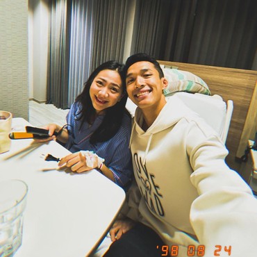 Selamat! Jonatan Christie dan Shanju Dikaruniai Anak Pertama