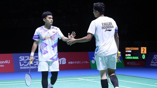 Leo Rolly Carnando langsung melompat dan digendong Bagas Maulana usai juara Korea Open 2024.