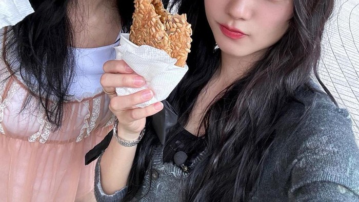 Seulgi Red Velvet dan Jisoo BLACKPINK Bagikan Momen Liburan Musim Panas Bersama