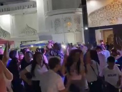 Fakta-fakta Pawai Lampion Berujung Party Depan Masjid Agung Sengkang Wajo