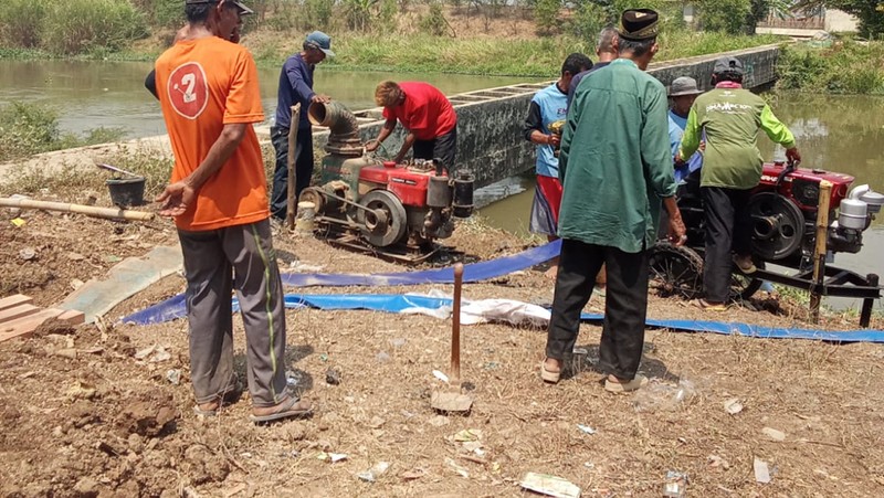 Kementan Bersama Pemkab Subang Pasang Pompa di Lahan Sentra Jawa Barat