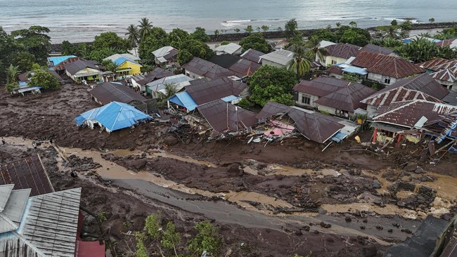 Tragedi Banjir Bandang Ternate Renggut Nyawa 13 Orang, 6 Korban Masih Terkubur