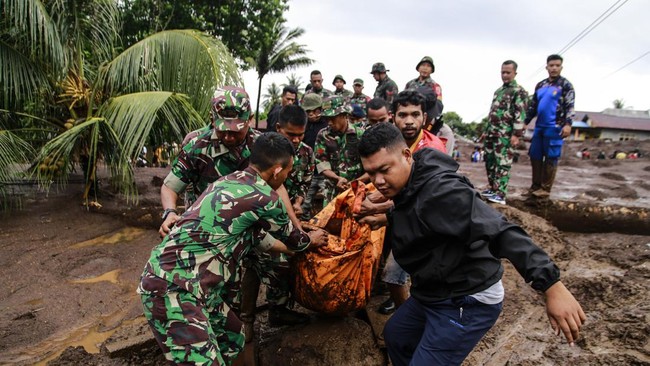 BNPB melaporkan jumlah korban meninggal bumi akibat banjir bandang di Kelurahan Rua,  Kota Ternate, Provinsi Maluku Utara bertambah menjadi 16 orang.