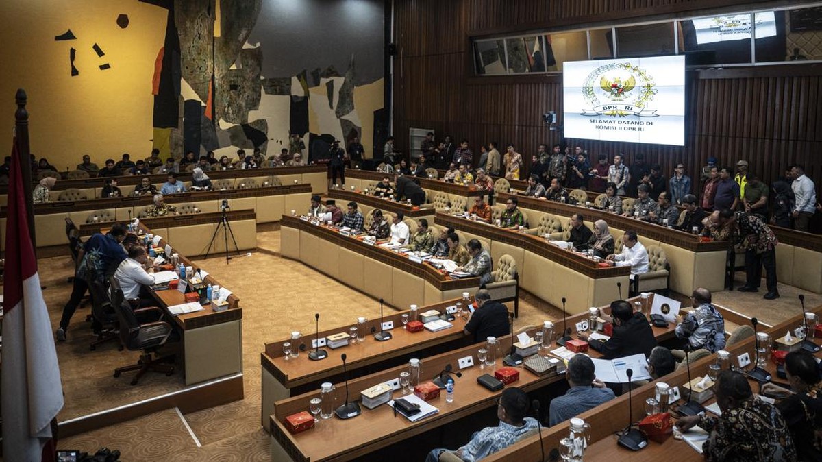 FOTO: Rapat Akhir Pekan DPR Setujui PKPU Pilkada 2024