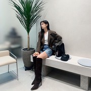 Get The Look: Chic Style dengan Long Boots ala Jung So Min