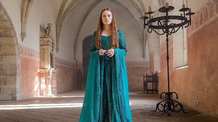 Intip Desain Kostum Cantik Ala Abad Pertengahan Film Ophelia dan Inspirasi di Baliknya!