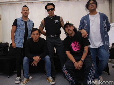 Kurangi Penggunaan Botol Plastik, Nidji Selalu Bawa Tumbler Tiap Kali Manggung