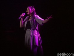 Tiara Andini Hipnotis Penonton Konser WJF 2024 di Lapangan Saparua
