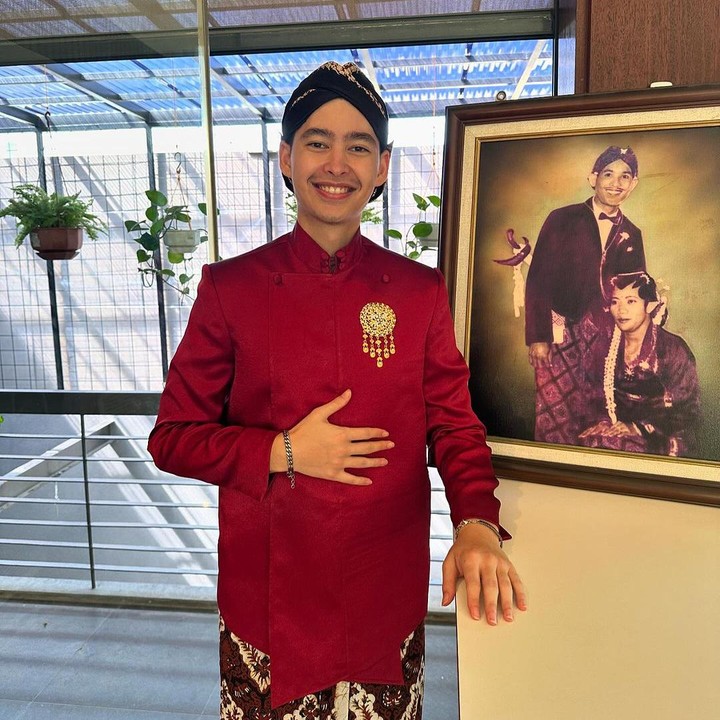 <p>"Bu, kalau butuh menantu, saya siap kok, Bu," goda seorang netizen dengan emotikon tertawa. "Bu, saya suka makan ikan, itu salah satu syarat jadi mantu Ibu kan?" canda netizen lainnya. (Foto: Instagram: @susipudjiastuti115)</p>