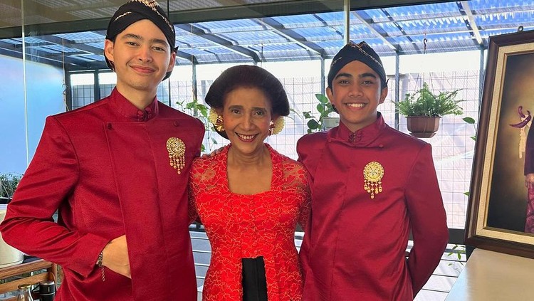 Potret Susi Pudjiastuti bersama Putra dan Cucu Tampan