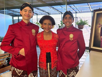 7 Potret Putra dan Cucu Susi Pudjiastuti, Tampan dengan Busana Adat Jawa